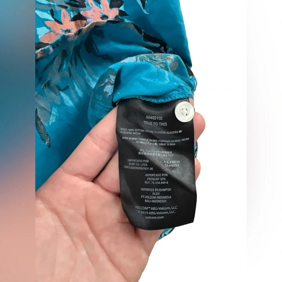 Volcom button down shirt - Picture 2 of 4